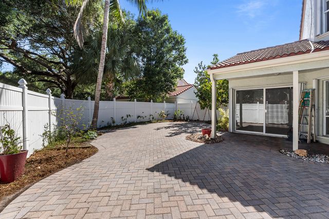 10152 Aspen Way, Palm Beach Gardens, FL 33410