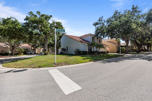 10152 Aspen Way, Palm Beach Gardens, FL 33410