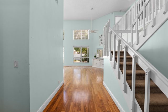 10152 Aspen Way, Palm Beach Gardens, FL 33410