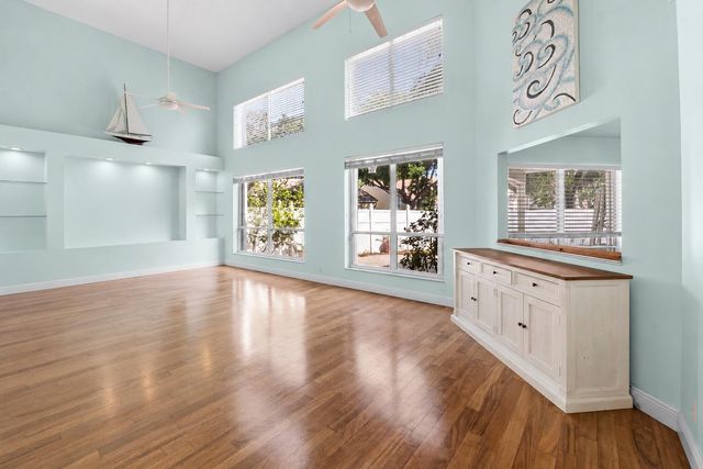 10152 Aspen Way, Palm Beach Gardens, FL 33410