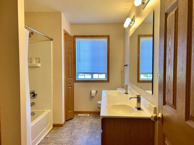18092 69th Place N, Maple Grove, MN 55311
