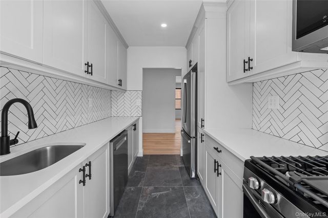 37-20 87th Street 2F, Jackson Heights, NY 11372