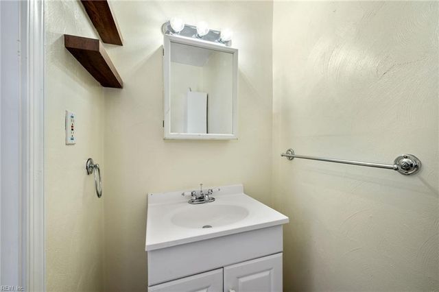 2715 Beachmont AVE, Norfolk, VA 23504