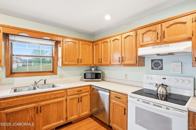 5811 STERLING RIDGE ROAD, Jefferson City, MO 65101