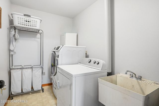 5811 STERLING RIDGE ROAD, Jefferson City, MO 65101