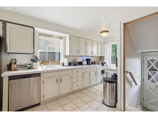 2915 Ne 56TH Ave, Portland, OR 97213