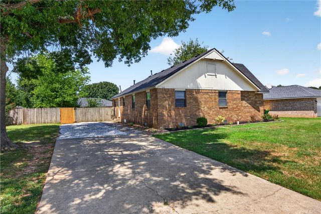 3164 Adrian Avenue, Springdale, AR 72764