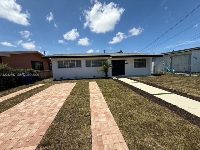 1749 NW 154th St, Miami Gardens, FL 33054
