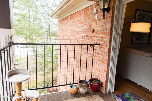 405 Forest Park Rd, Louisville, KY 40223