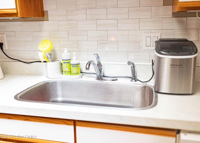 405 Forest Park Rd, Louisville, KY 40223