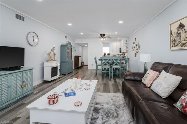 5499 Rattlesnake Hamm RD # 304A, Naples, FL 34113