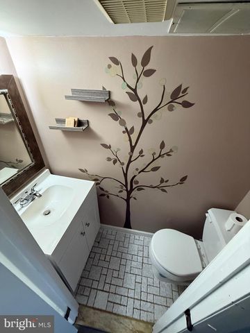 3555 CHURCHILL LN, Philadelphia, PA 19114