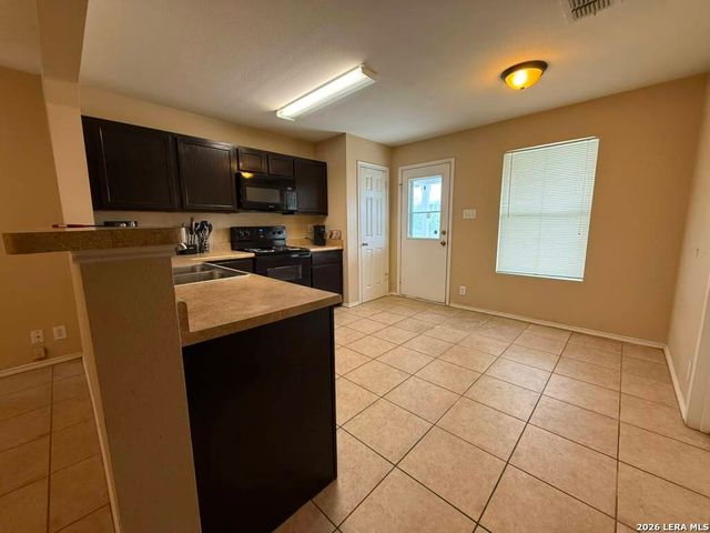 6011 Valparaiso Way, San Antonio, TX 78249
