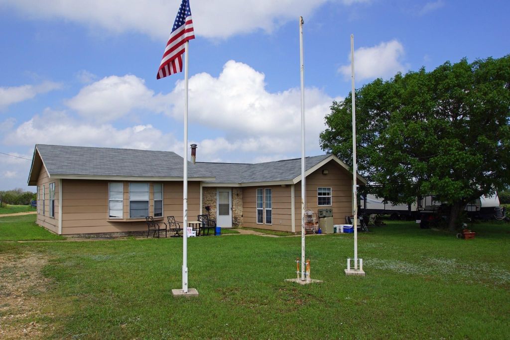 244 Apache Springs RD, Briggs, TX 78608