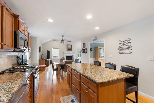 28 Glenside Ave, Billerica, MA 01821
