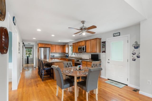 28 Glenside Ave, Billerica, MA 01821