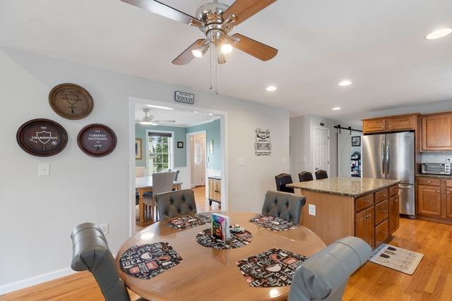 28 Glenside Ave, Billerica, MA 01821