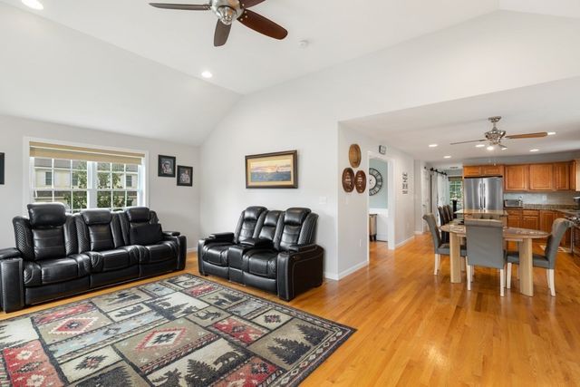28 Glenside Ave, Billerica, MA 01821