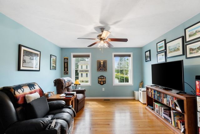 28 Glenside Ave, Billerica, MA 01821