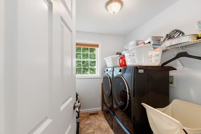 28 Glenside Ave, Billerica, MA 01821