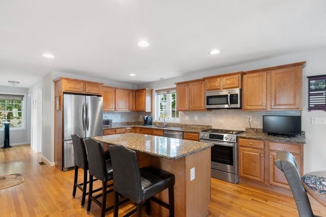 28 Glenside Ave, Billerica, MA 01821