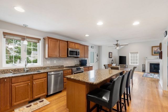 28 Glenside Ave, Billerica, MA 01821