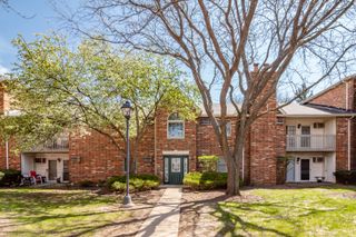 4303 W Shamrock Lane 1C, Mchenry, IL 60050