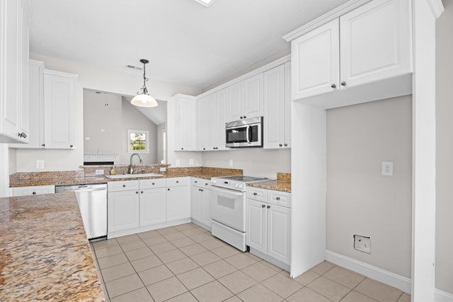 3716 Kennison Dr., Myrtle Beach, SC 29575