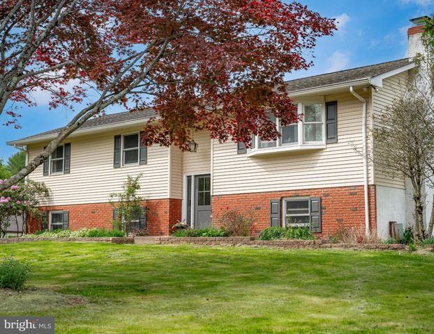 1 CROSS CREEK LN, Erwinna, PA 18920