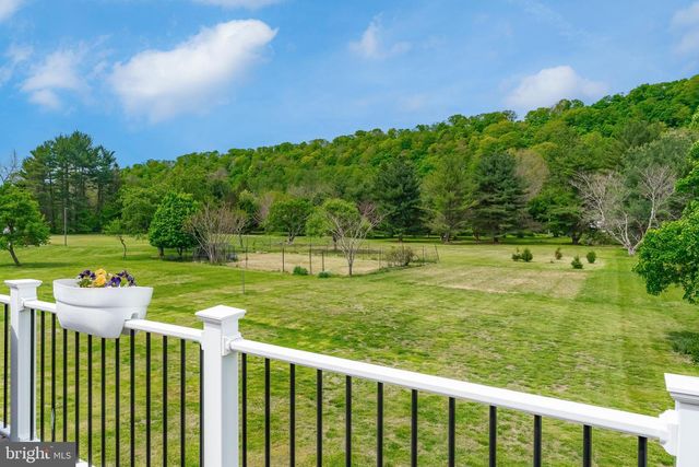 1 CROSS CREEK LN, Erwinna, PA 18920