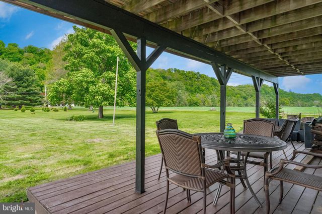 1 CROSS CREEK LN, Erwinna, PA 18920