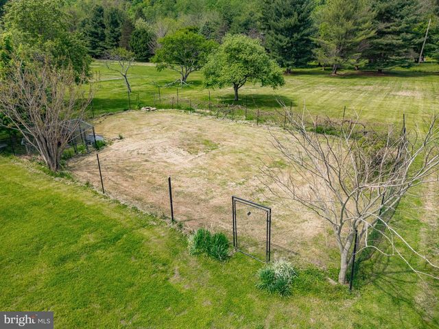 1 CROSS CREEK LN, Erwinna, PA 18920