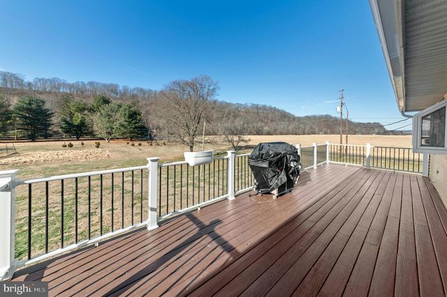 1 CROSS CREEK LN, Erwinna, PA 18920