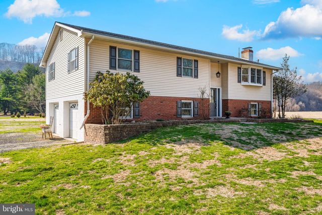 1 CROSS CREEK LN, Erwinna, PA 18920
