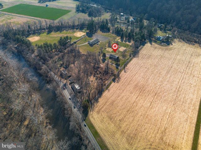 1 CROSS CREEK LN, Erwinna, PA 18920