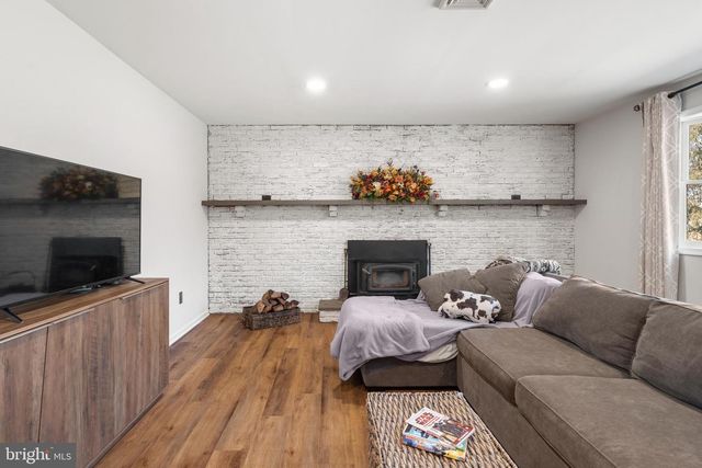 1 CROSS CREEK LN, Erwinna, PA 18920