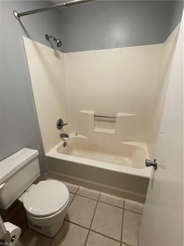 110 Heather Way Apt D, Yorktown, VA 23693