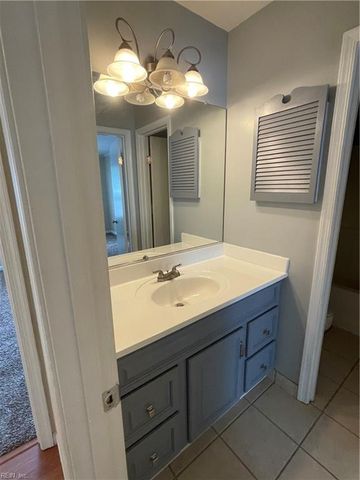 110 Heather Way Apt D, Yorktown, VA 23693