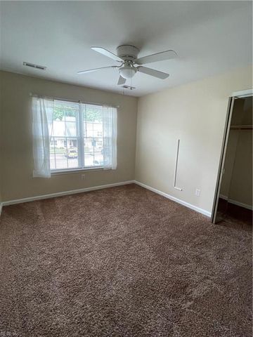 110 Heather Way Apt D, Yorktown, VA 23693
