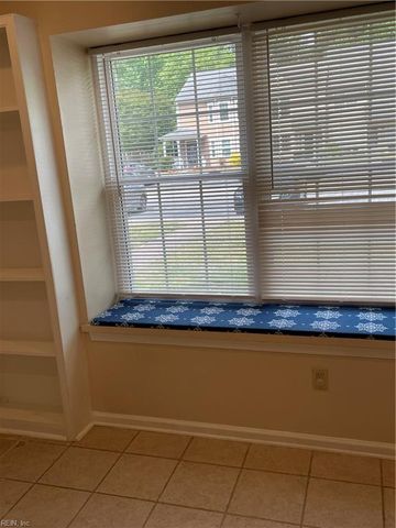 110 Heather Way Apt D, Yorktown, VA 23693