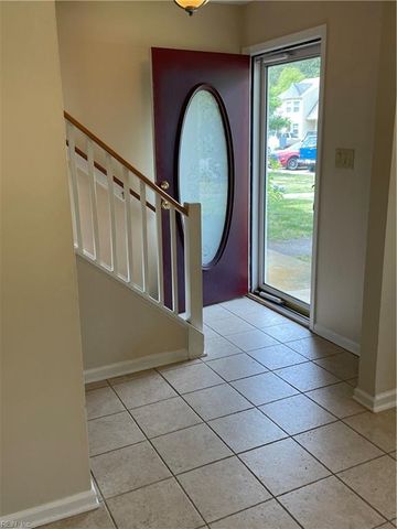110 Heather Way Apt D, Yorktown, VA 23693