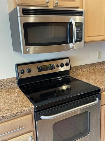 110 Heather Way Apt D, Yorktown, VA 23693