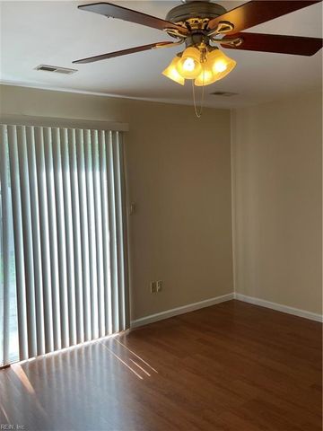 110 Heather Way Apt D, Yorktown, VA 23693
