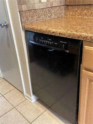 110 Heather Way Apt D, Yorktown, VA 23693