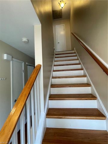 110 Heather Way Apt D, Yorktown, VA 23693