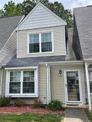 110 Heather Way Apt D, Yorktown, VA 23693