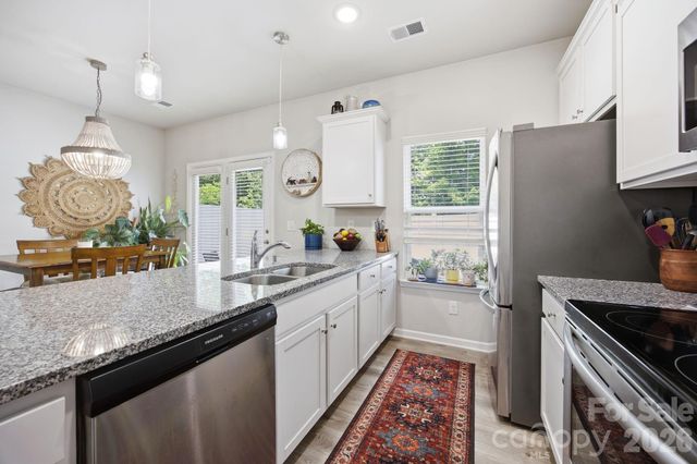 10041 Brittondale Lane, Charlotte, NC 28215