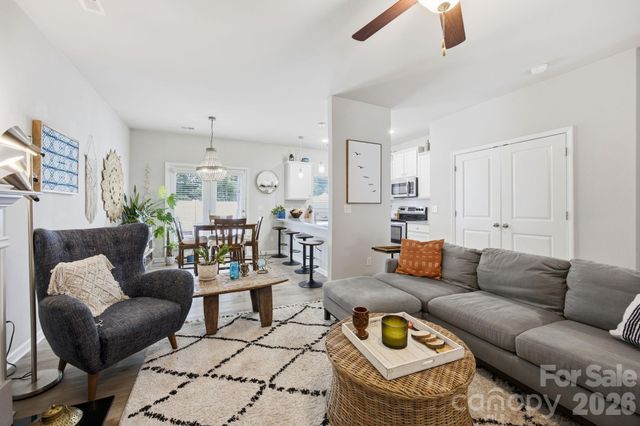 10041 Brittondale Lane, Charlotte, NC 28215