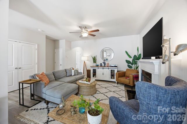 10041 Brittondale Lane, Charlotte, NC 28215