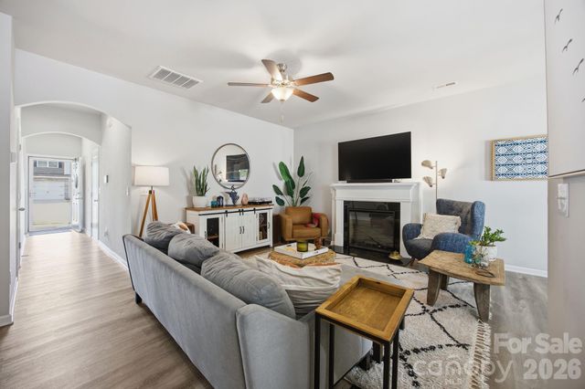 10041 Brittondale Lane, Charlotte, NC 28215